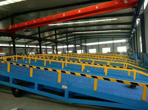 【物流裝卸設(shè)備訂購移動登車橋啟運懷化市倉庫貨運機械】- 